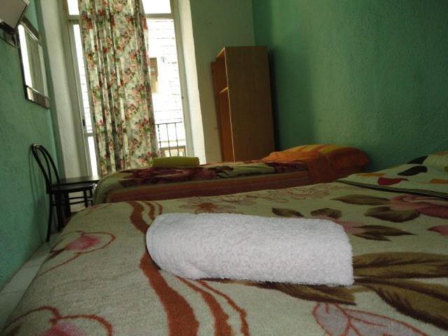 Camera Matrimoniale/Doppia con Letti Singoli con Bagno in Comune
