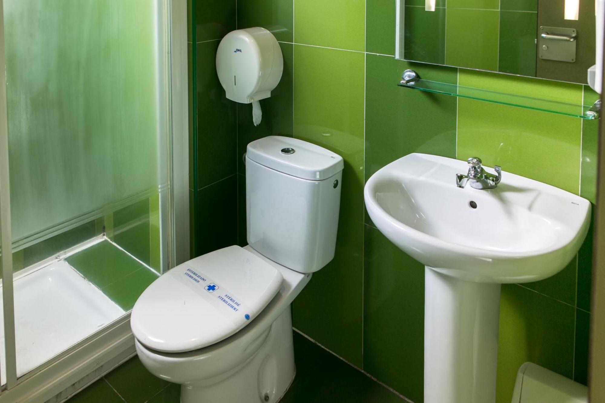 Twin Room Private Bathroom