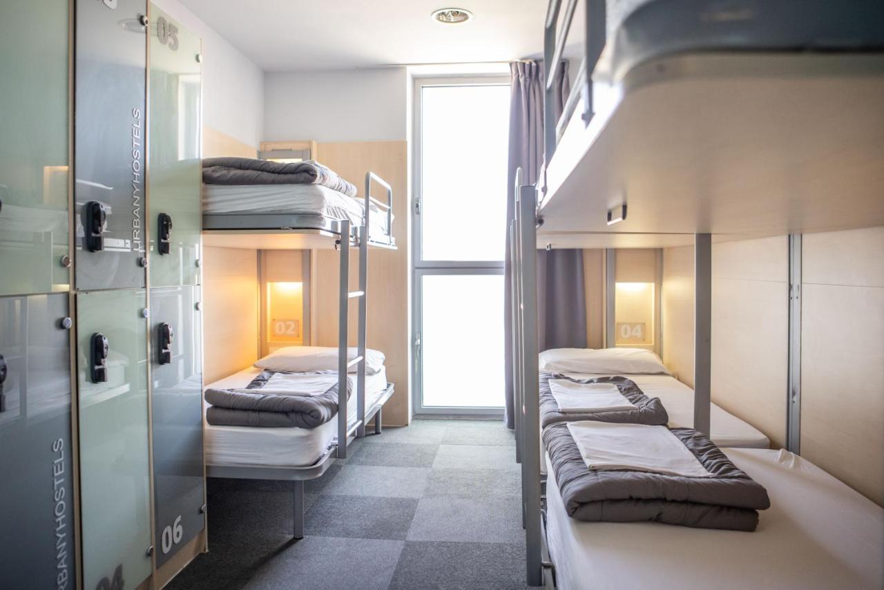 Single Bed 6-Bed Dormitory Room