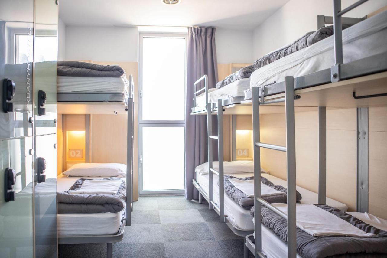 Single Bed 6-Bed Dormitory Room