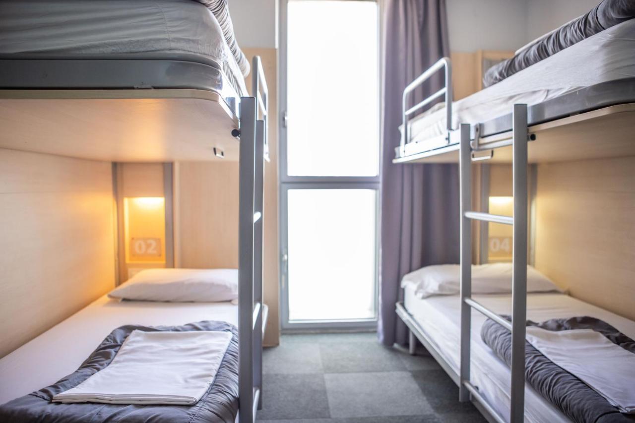 Single Bed 6-Bed Dormitory Room