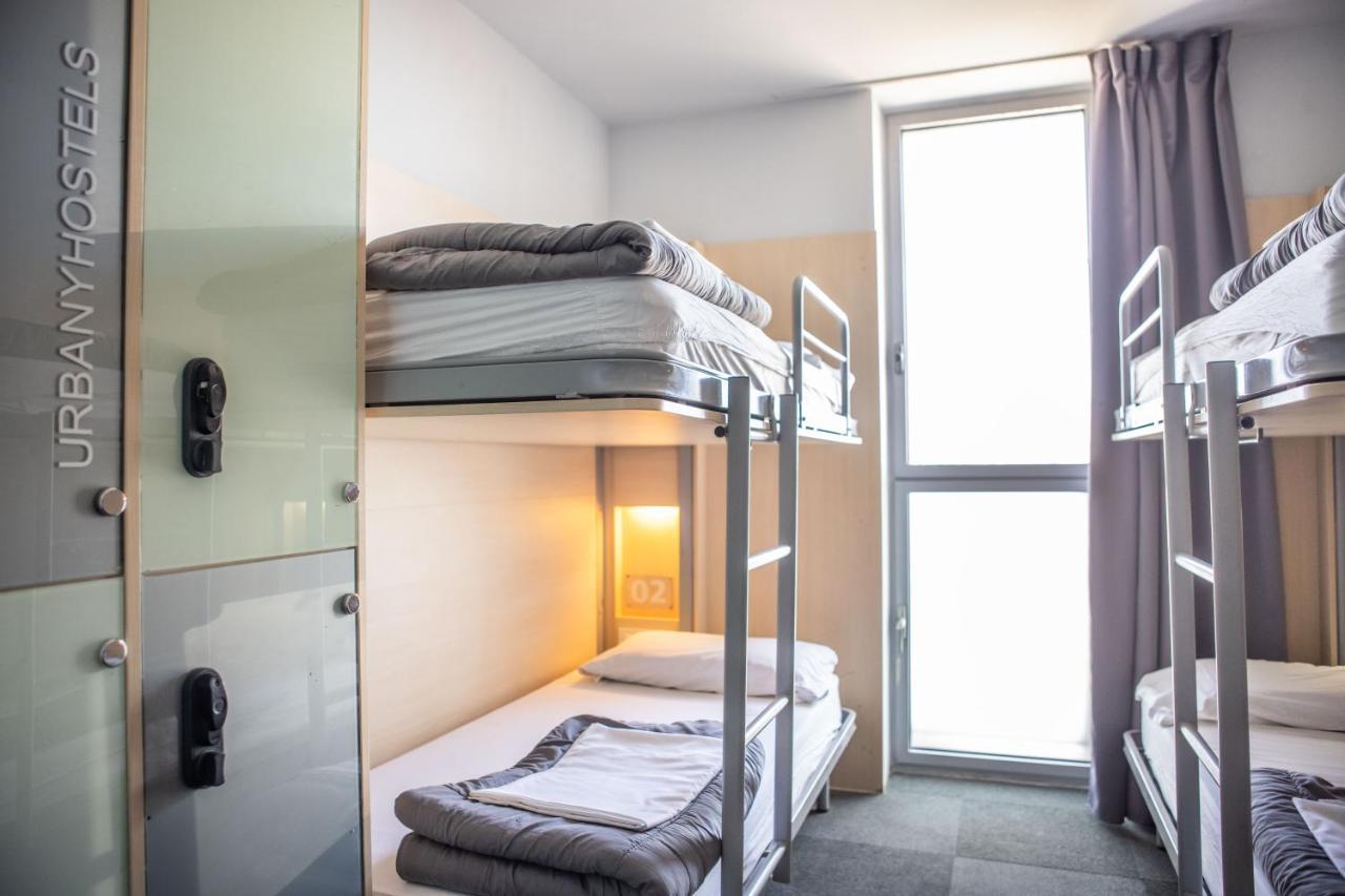 Single Bed 6-Bed Dormitory Room
