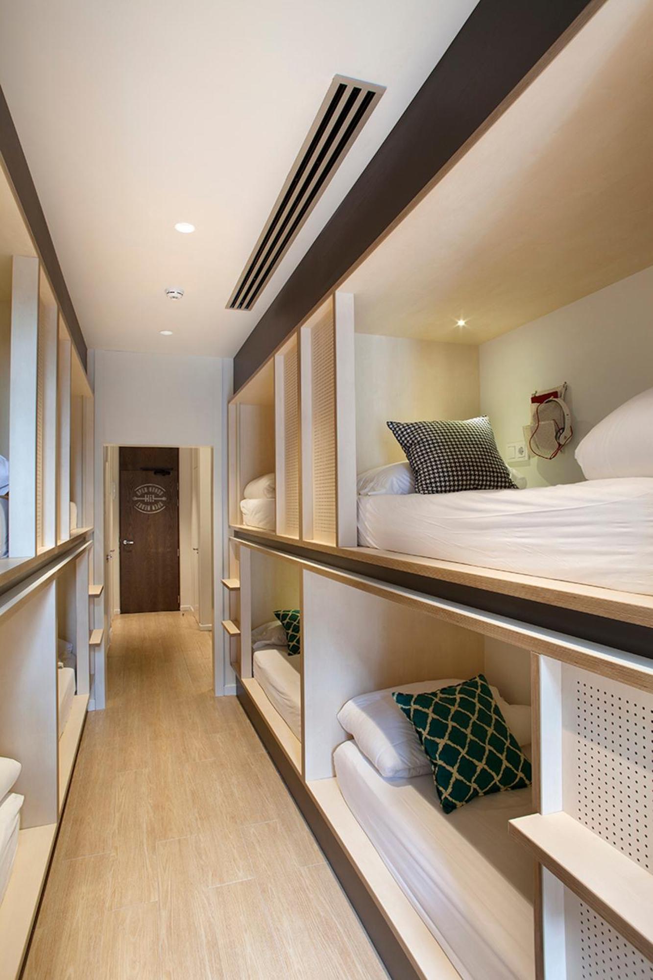 Bed 8-Bed Mixed Dormitory Room