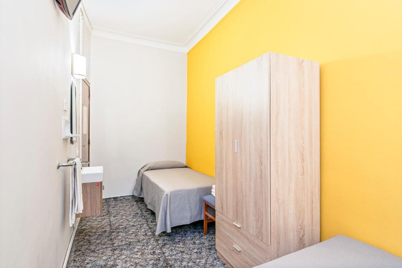 Camera Tripla Economy con Bagno in Comune
