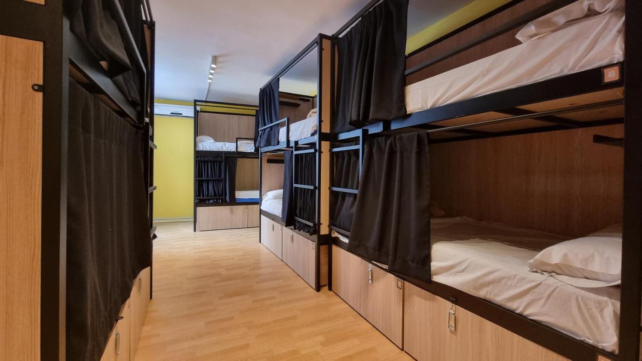 Posto Letto in Dormitorio Misto con 10 Letti