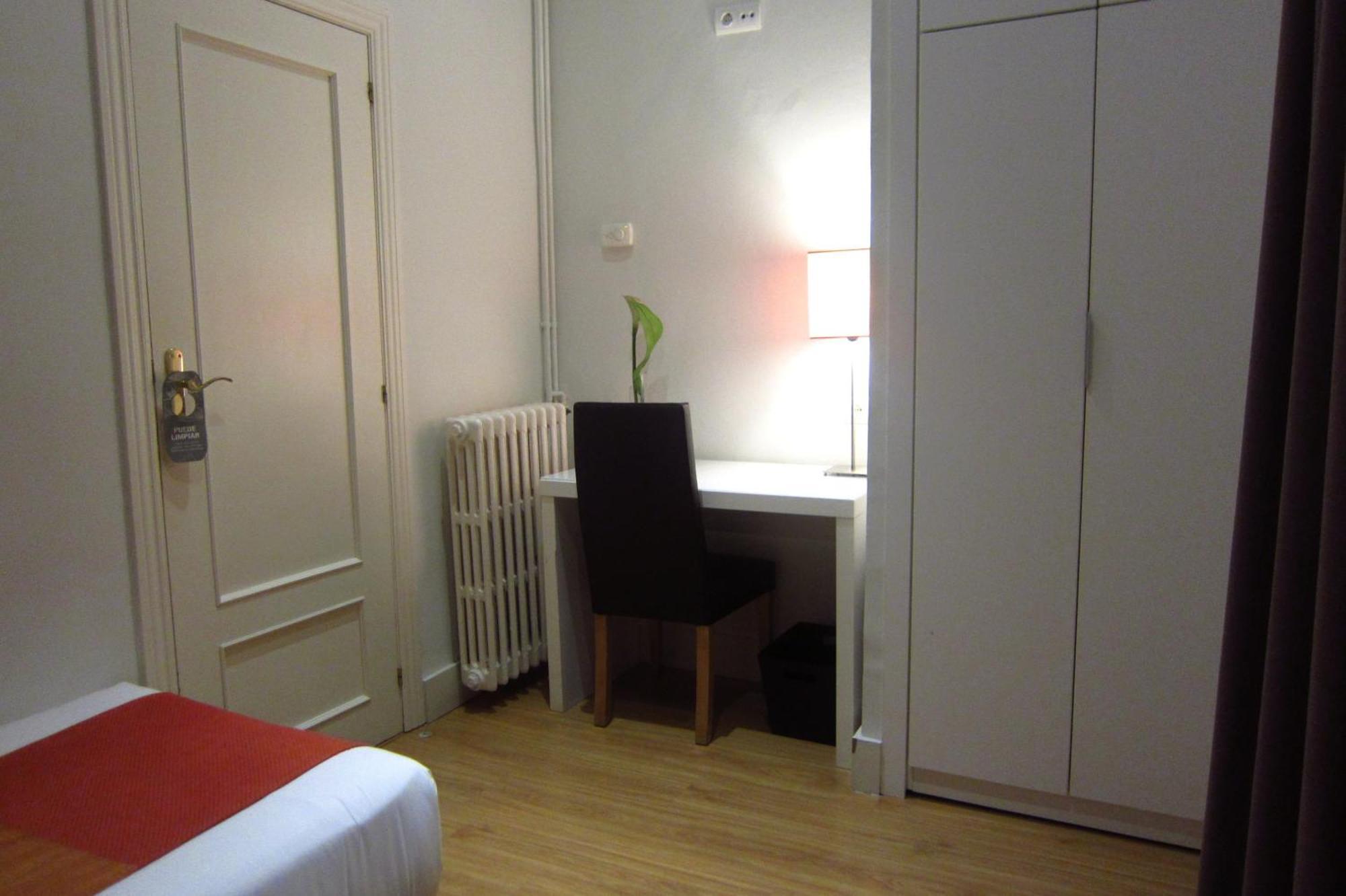 Budget Single Room Private External Bathroom,1589336371:JPEG