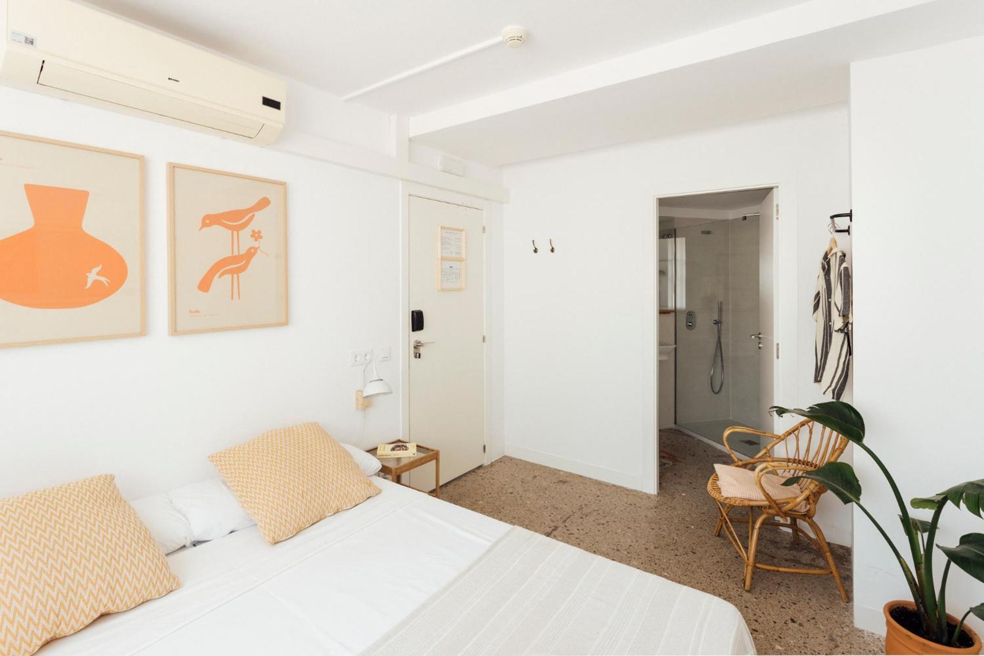 Double or Twin Room Private Bathroom