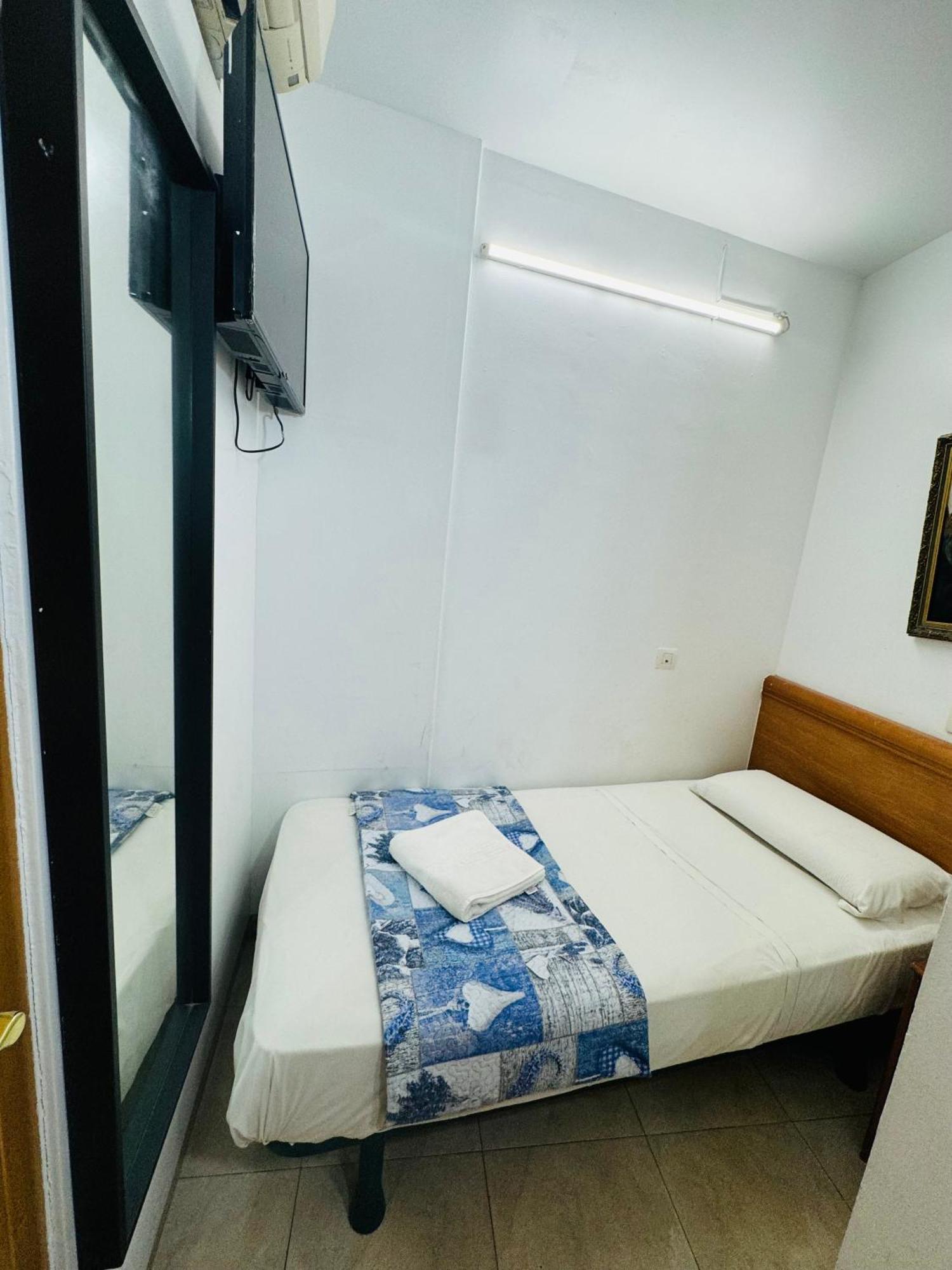 Single Room with Private Bathroom,1602340997:JPEG