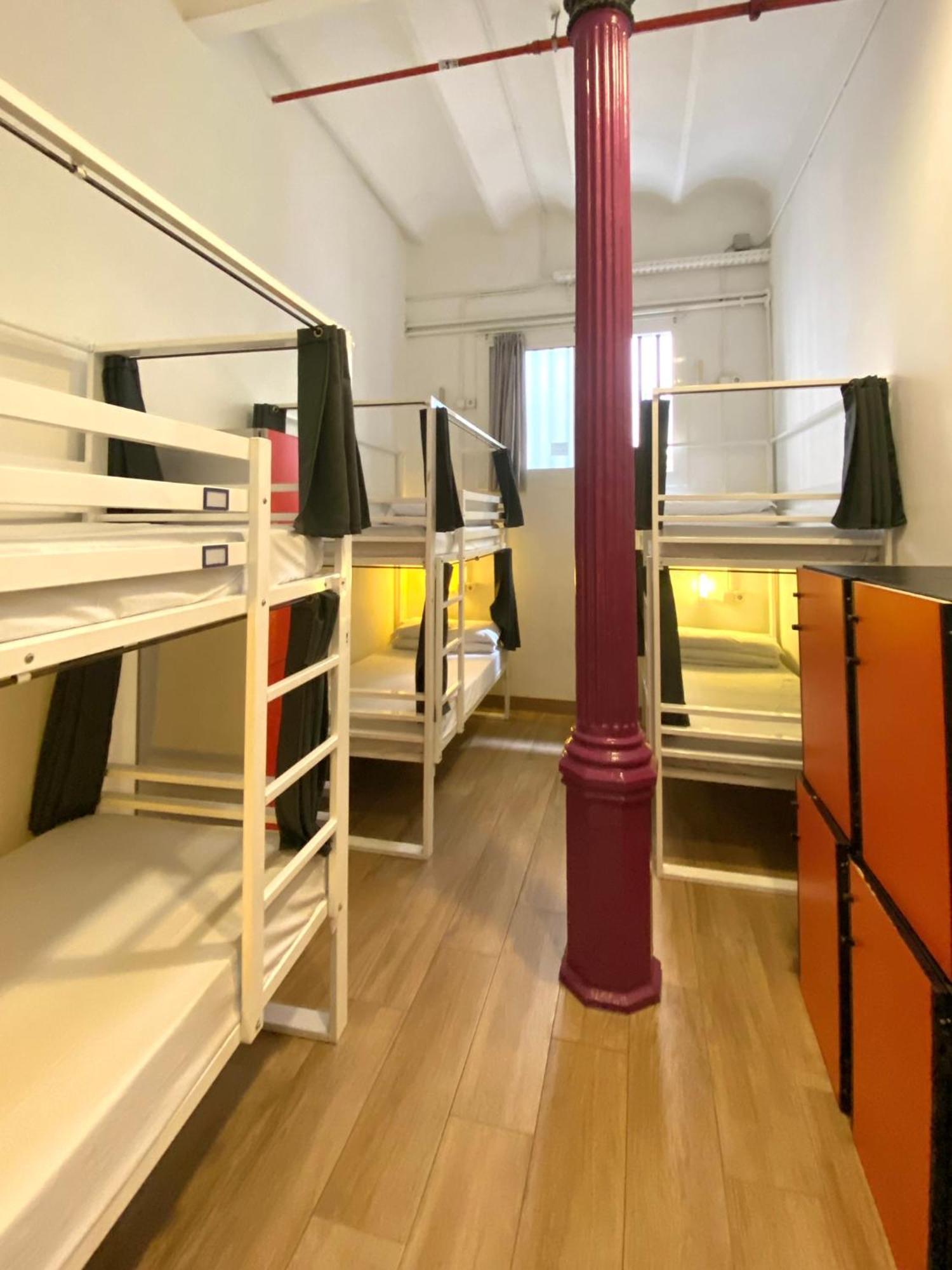 Bed 6-Bed Mixed Dorm