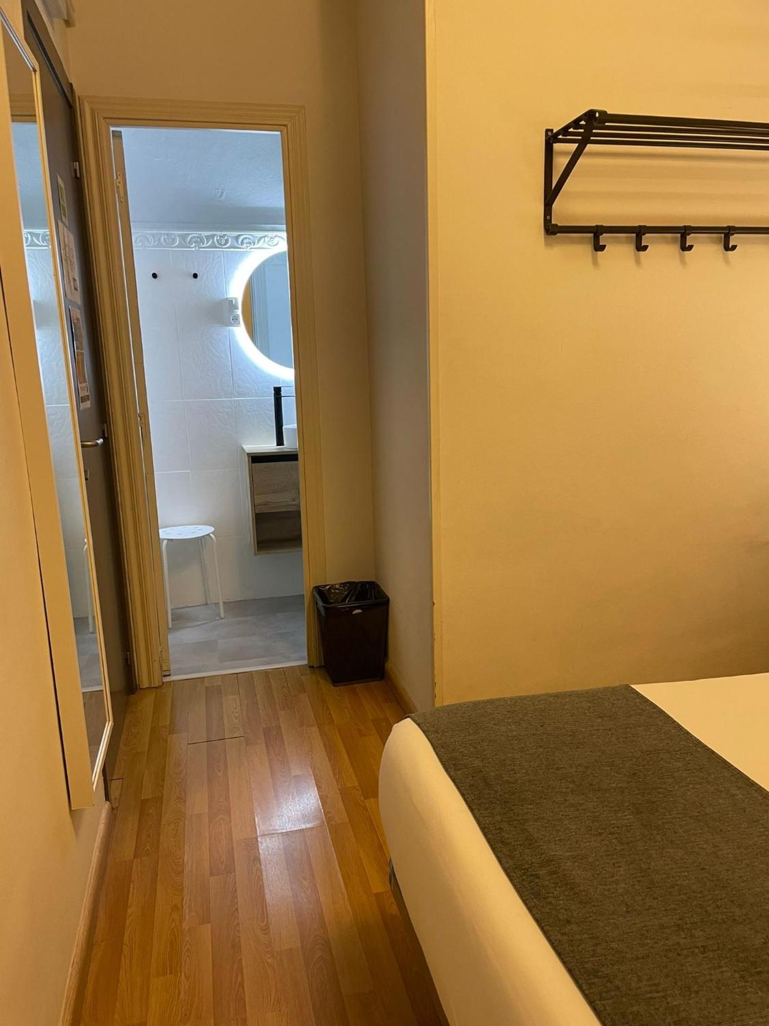 Standard Single Room Shower