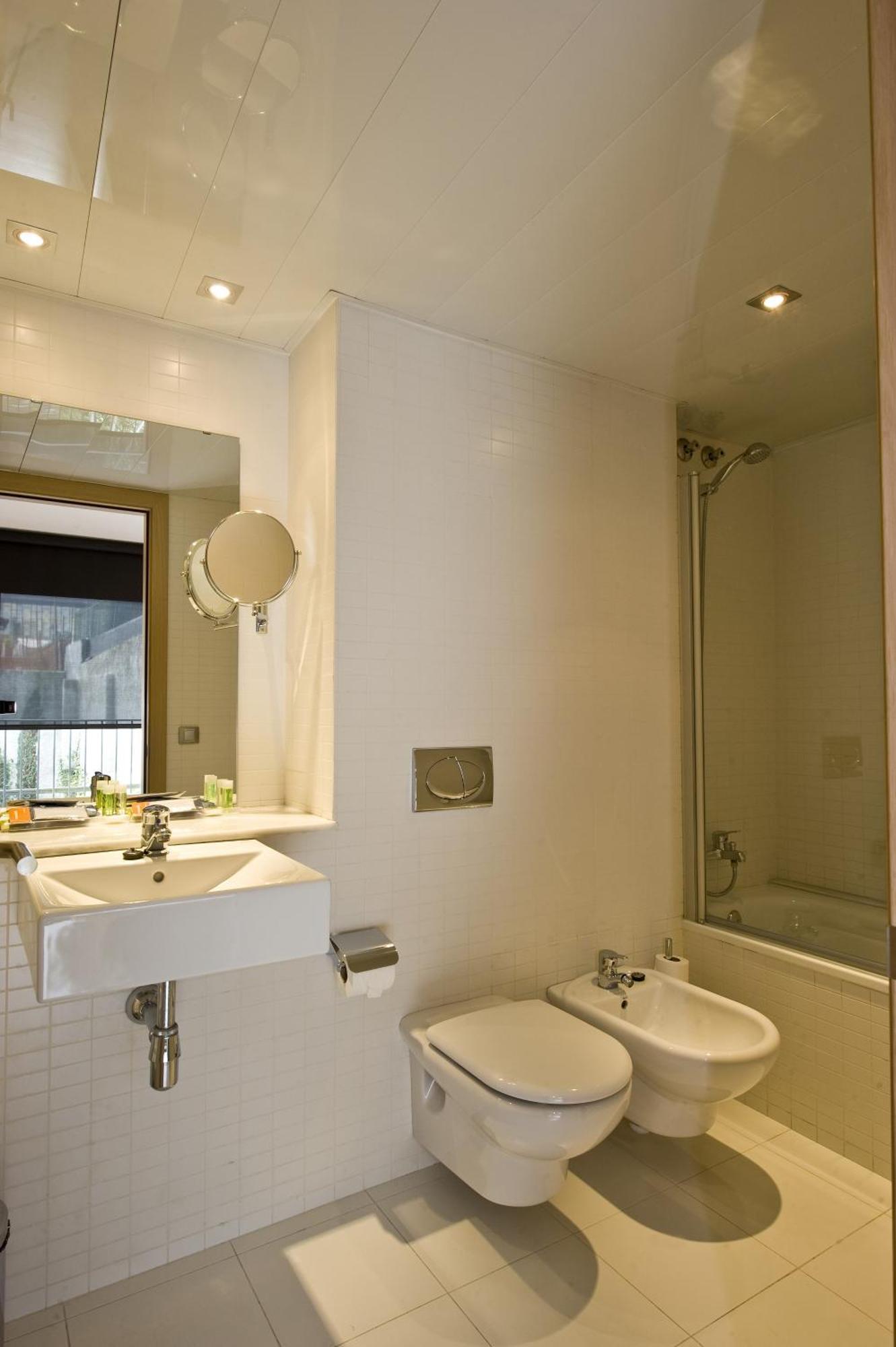 Three-Bedroom Apartment Private Terrace