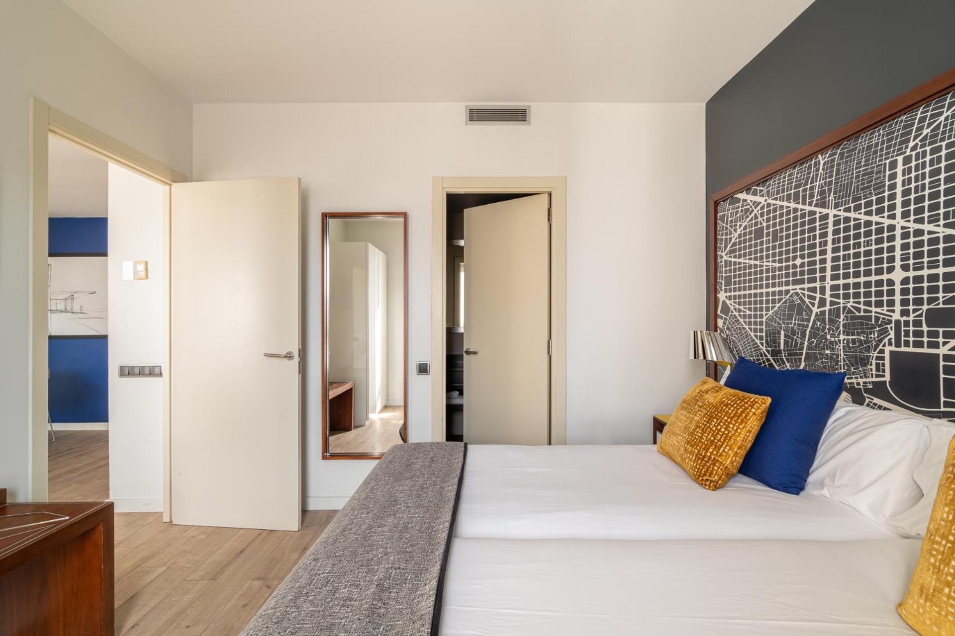 Deluxe One-Bedroom Apartment