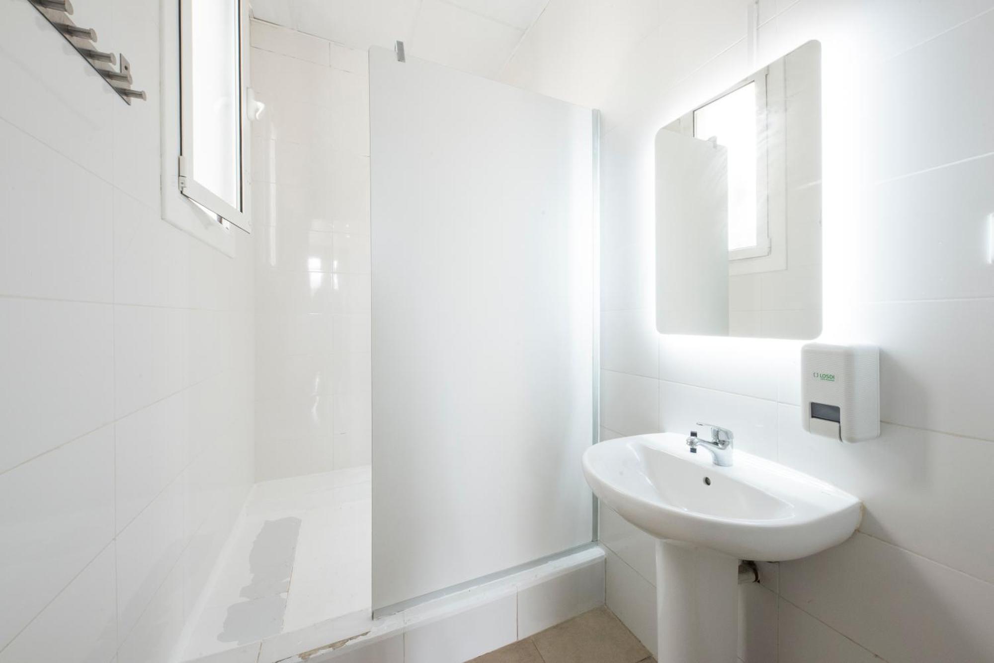 Posto Letto in Dormitorio Femminile con 12 Letti e Bagno Interno