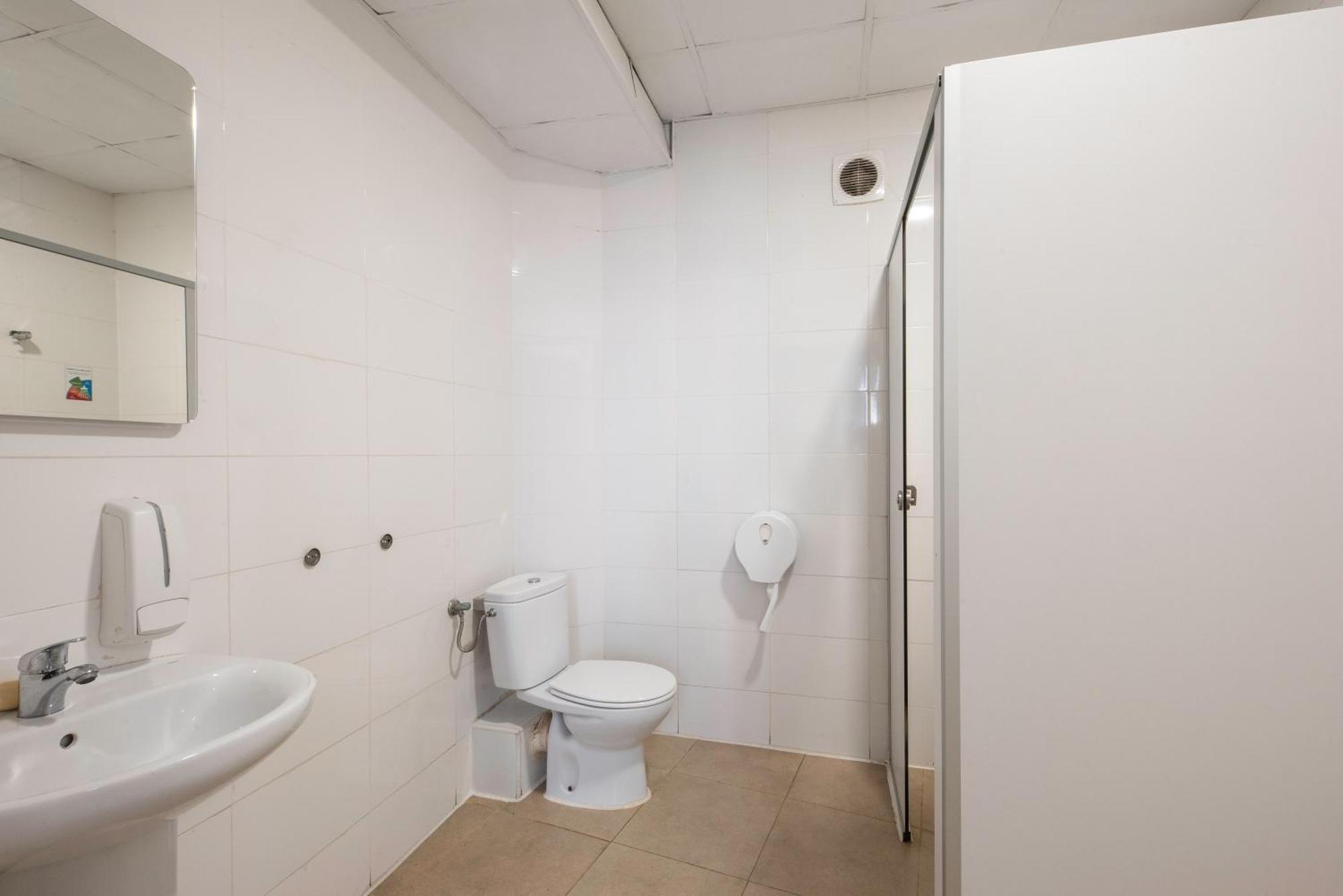 Posto Letto in Dormitorio Misto con 6 Letti e Bagno Interno