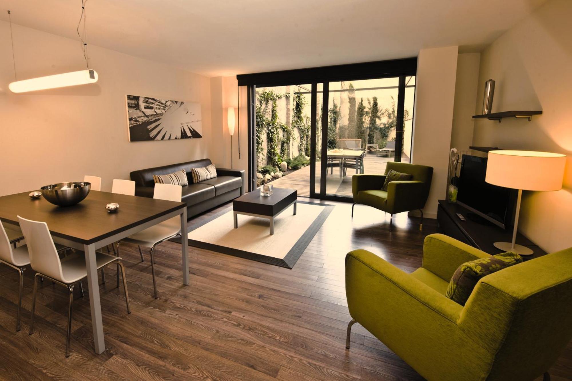Three-Bedroom Apartment Private Terrace