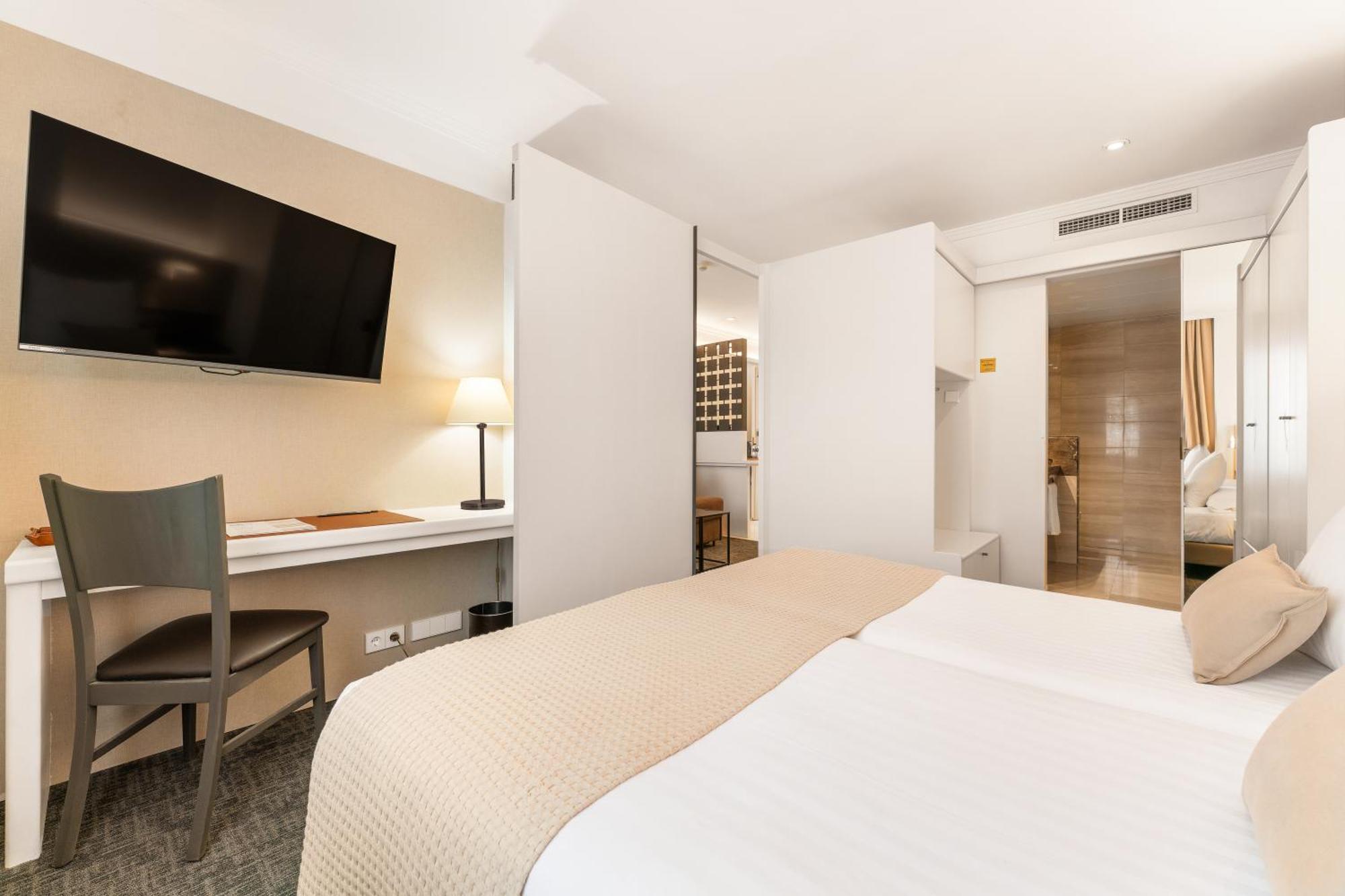 Superior Suite Kitchenette
