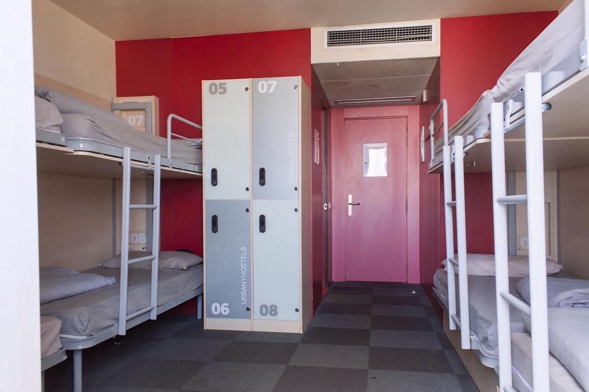Bed 8-Bed Dormitory Room