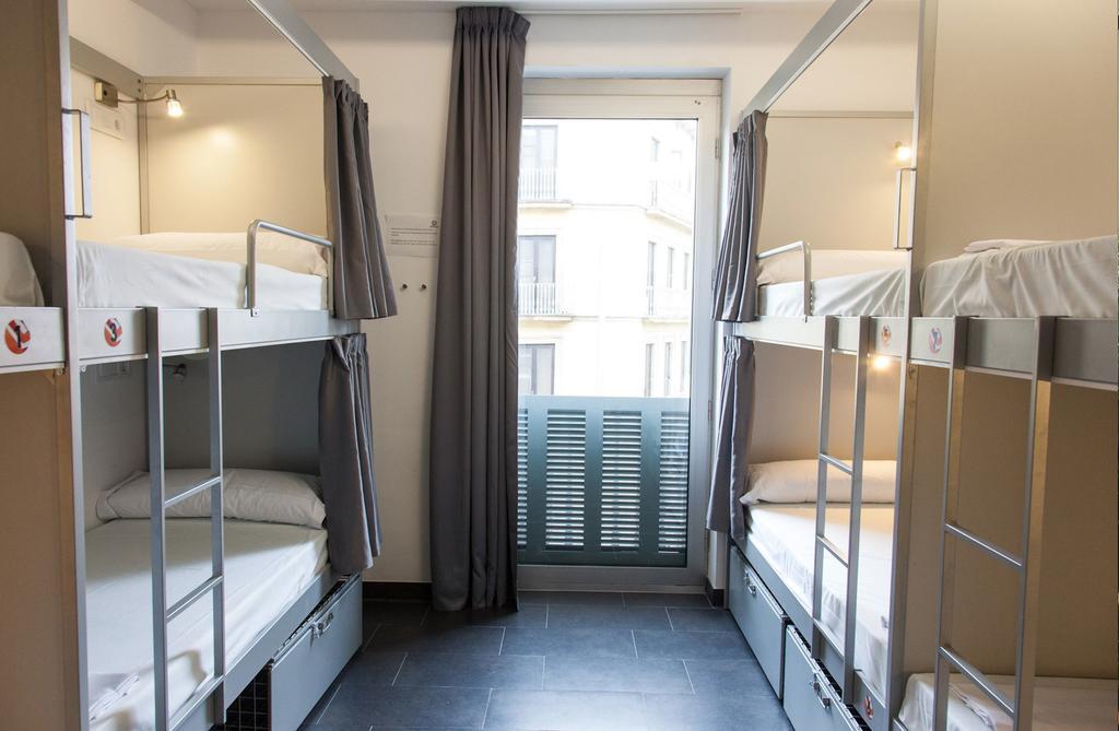 Bed 16-Bed Female Dormitory Room Bathroom