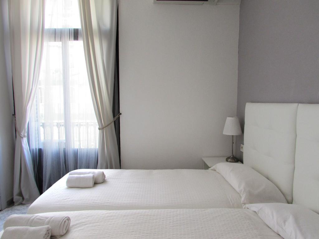 Camera Doppia con Letti Singoli con Bagno Privato e Balcone