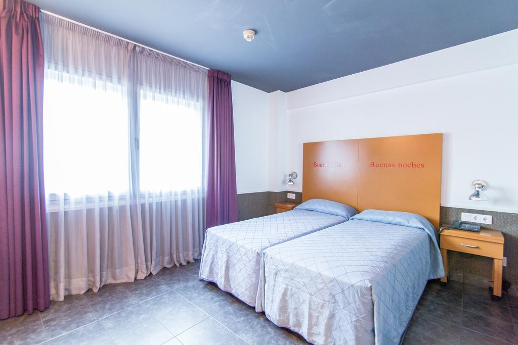 Double or Twin Room Private Bathroom
