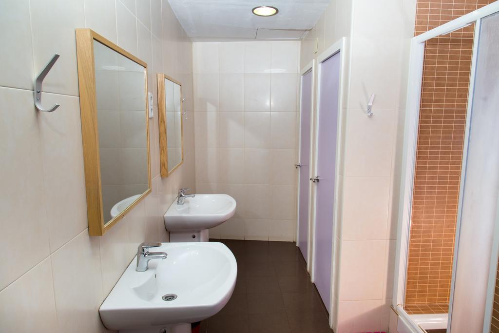 Posto Letto in Dormitorio Misto con 9 Letti