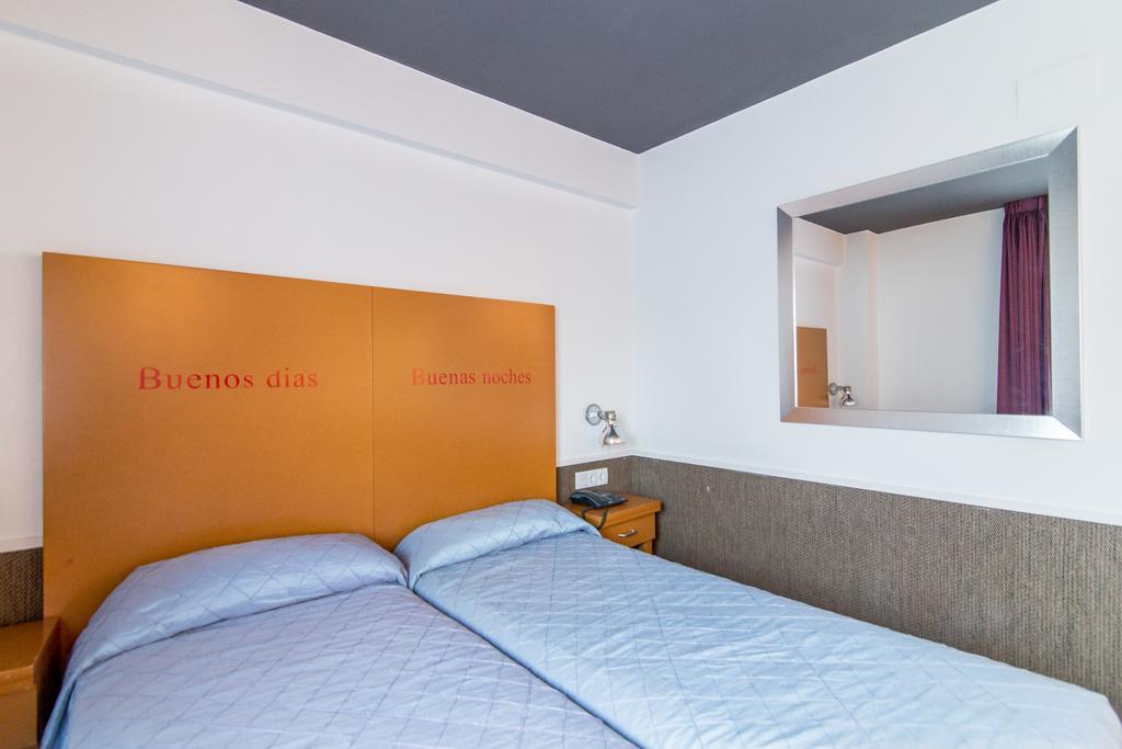 Double or Twin Room Private Bathroom