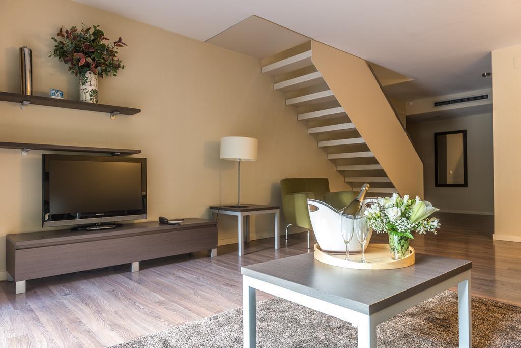 Three-Bedroom Apartment Private Terrace