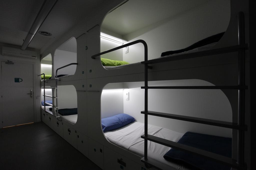 Bed 6-Bed Dormitory Room