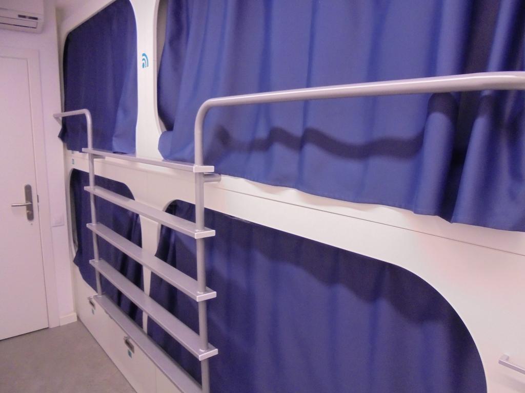 Bed 12-Bed Mixed Dormitory Room