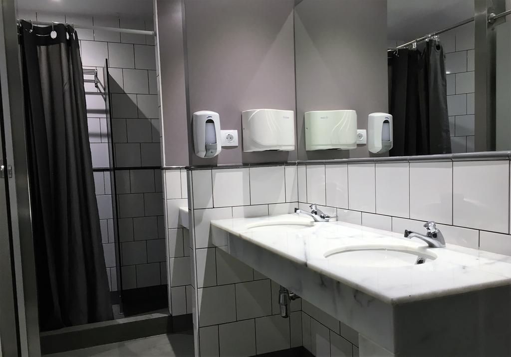 Posto Letto in Dormitorio Misto con 4 Letti