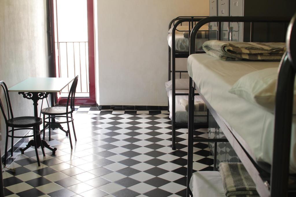 Posto Letto in Dormitorio Misto con 6 Letti e Bagno in Comune
