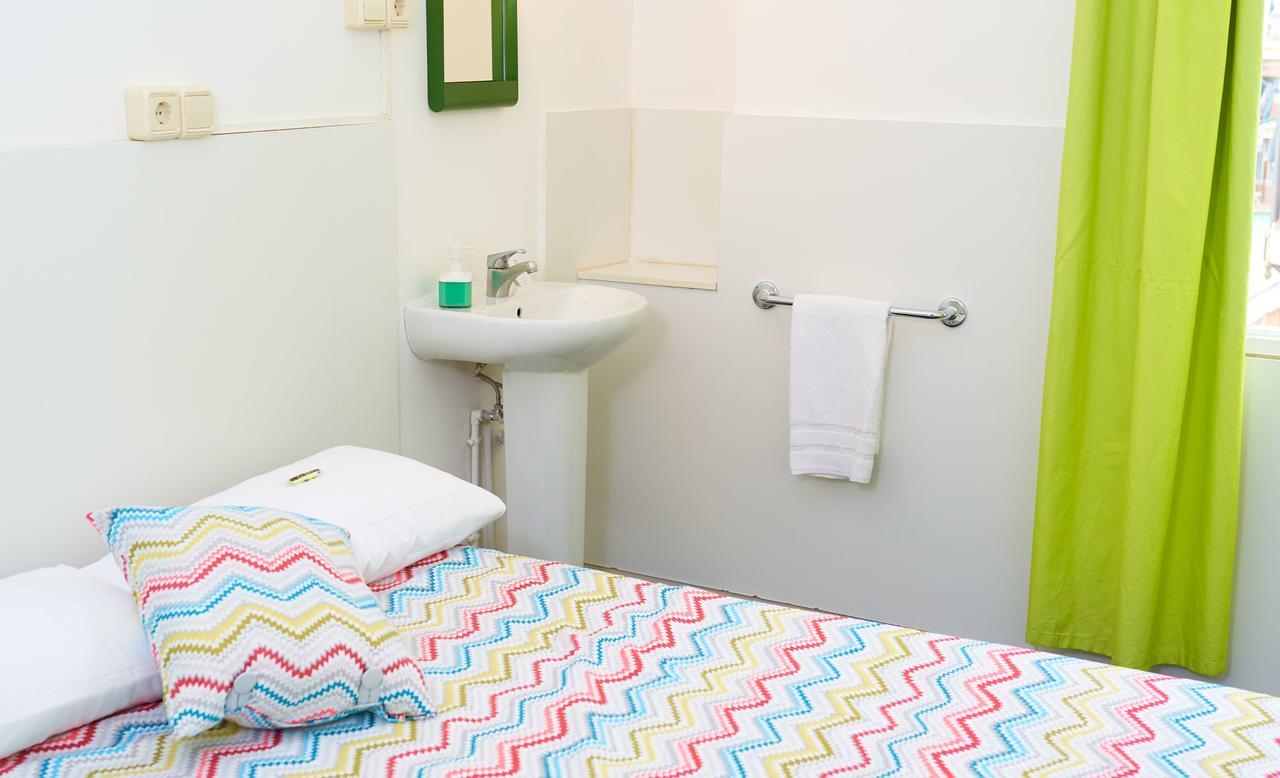 Camera Doppia con Letti Singoli e Bagno in Comune