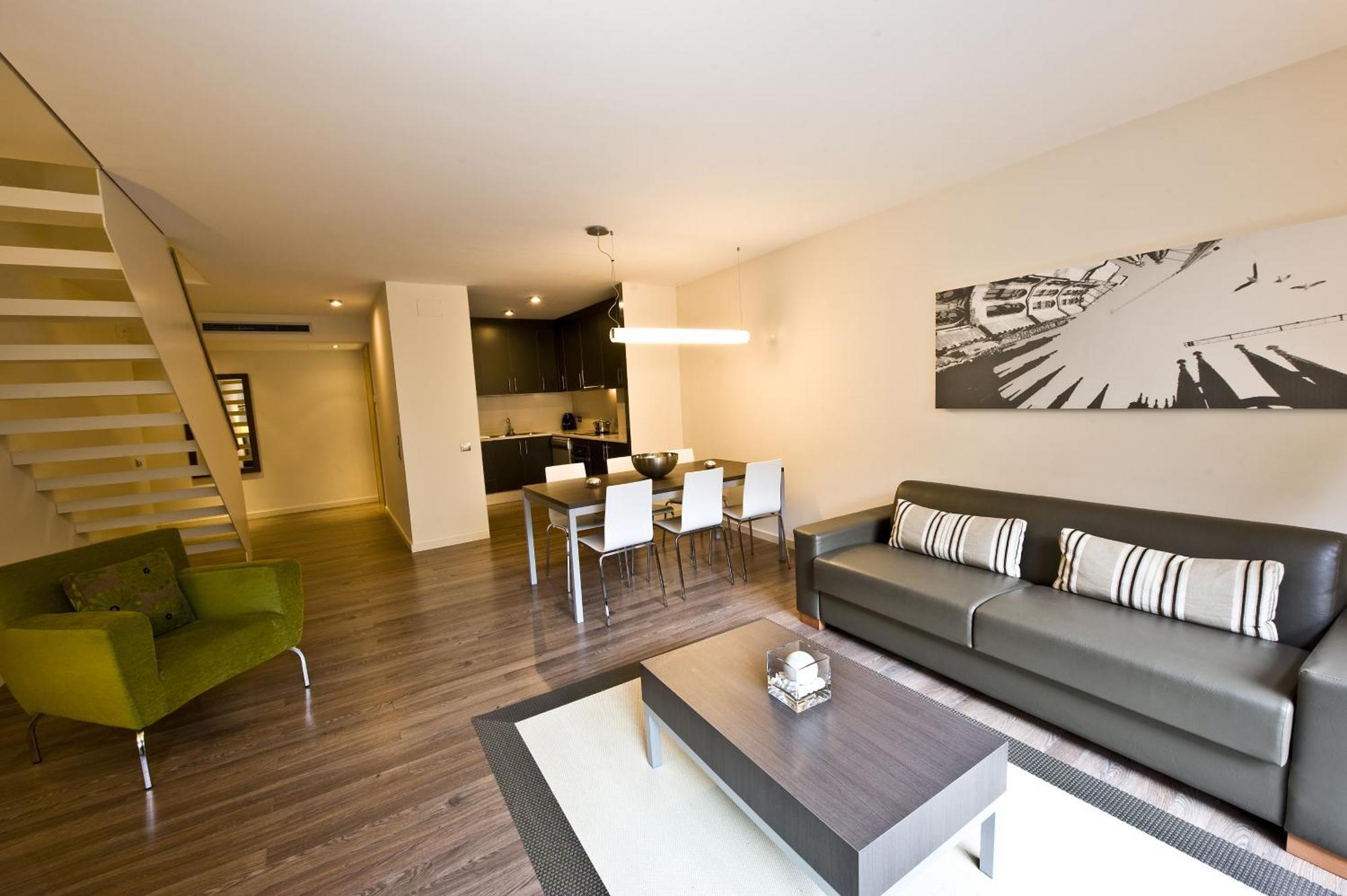 Three-Bedroom Apartment Private Terrace