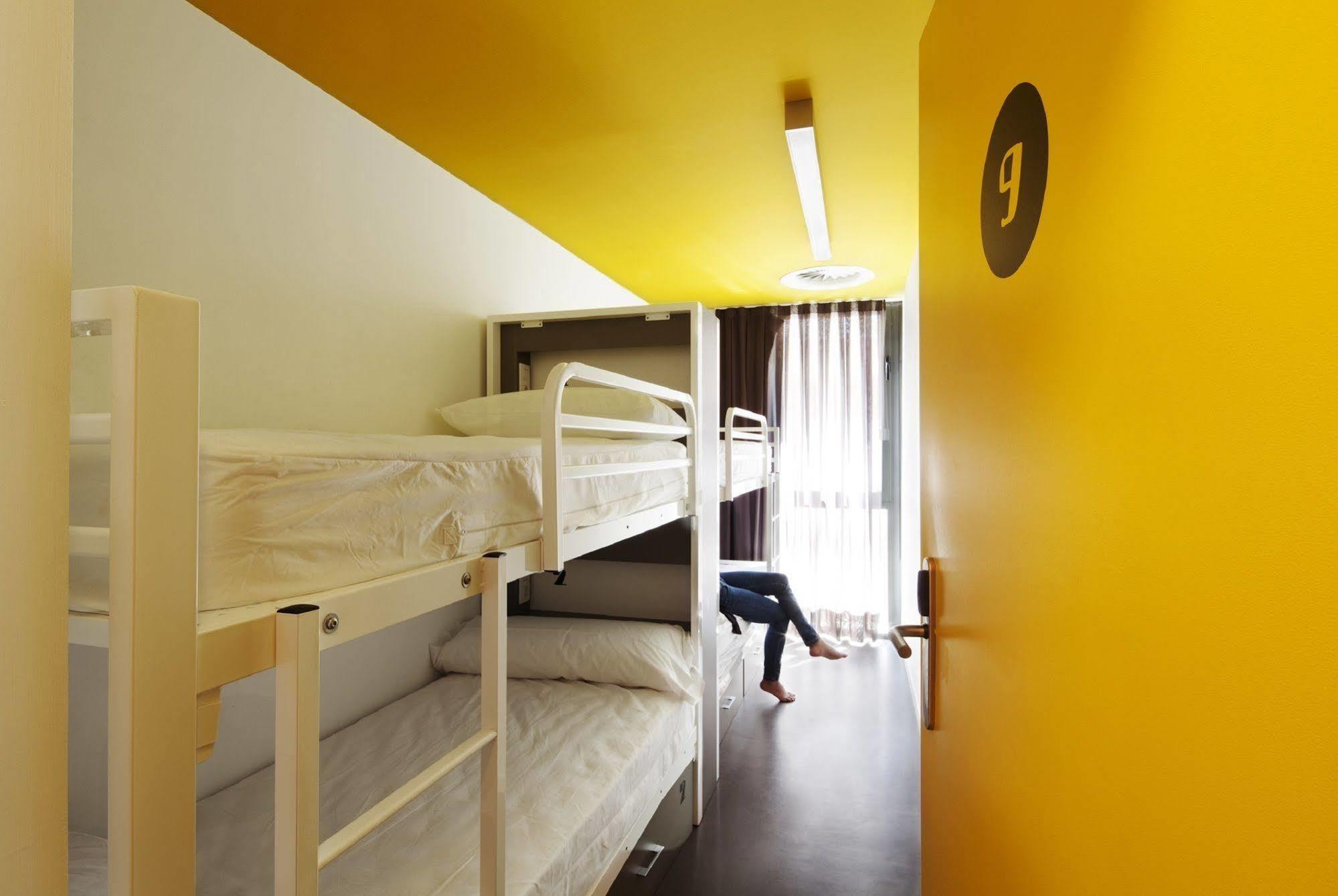 Posto Letto in Dormitorio Misto con 4 Letti