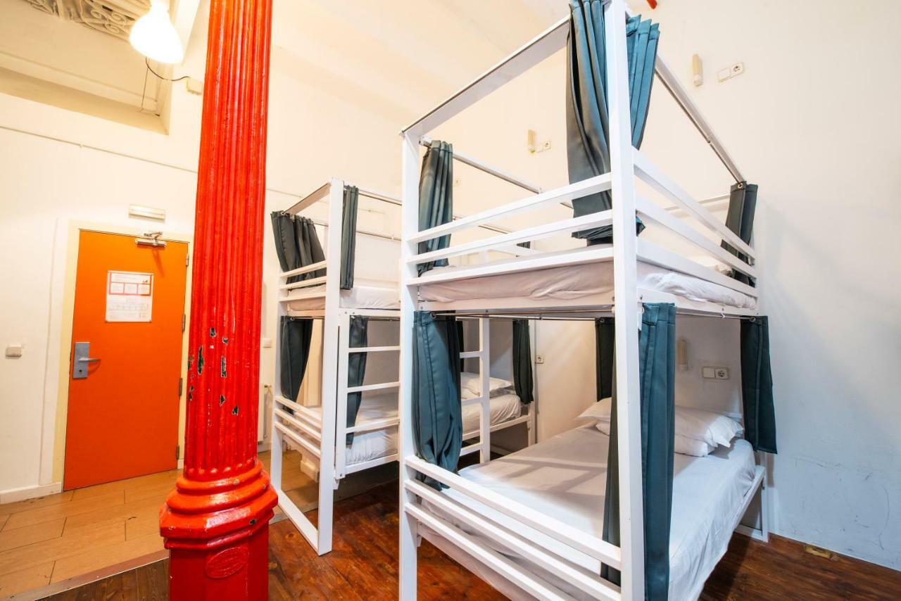 Bed 6-Bed Mixed Dorm