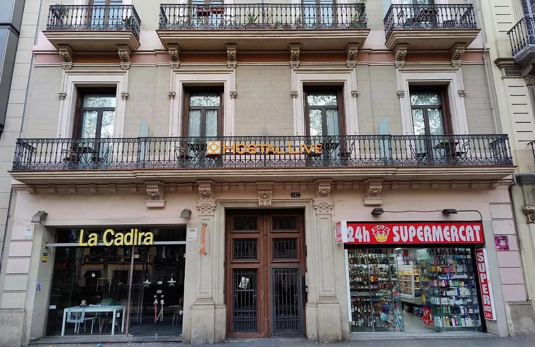 Hostal Live Barcelona-1