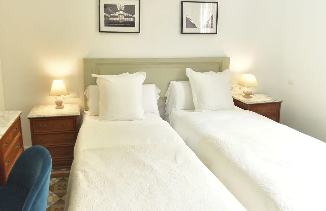 Hostal Girona-1