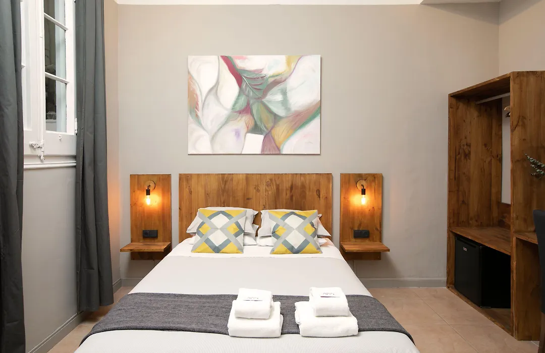 Jardinets Guest House-1