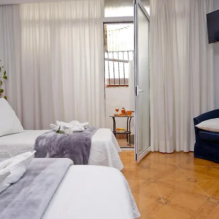 Barcelona City Centre Hostal-3