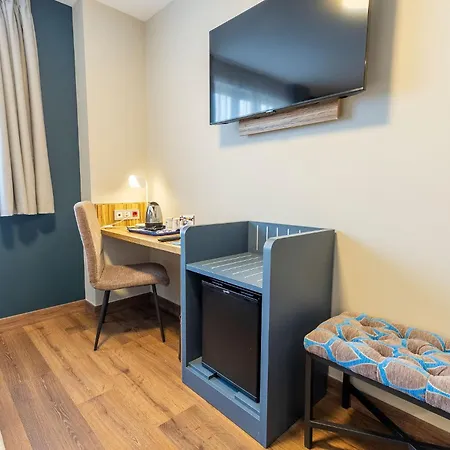 Travelodge Barcelona Poblenou-2