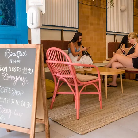 Amistat Beach Hostel Barcelona-2