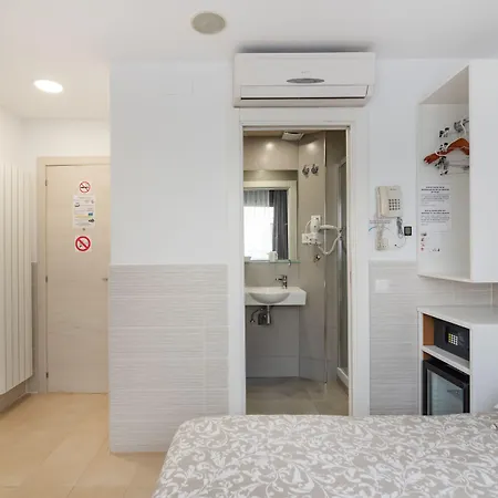 Hostal House-2