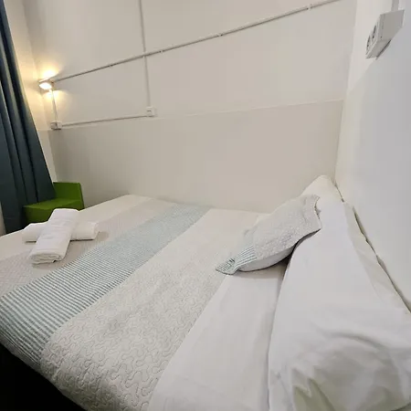 Central And Basic Universitat For Young Hostel-3