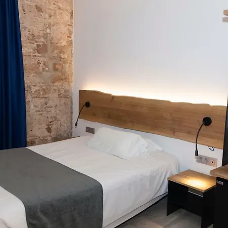 Hostal Paris-3